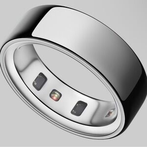 Oura 4 Health Ring - Silver and extra charger